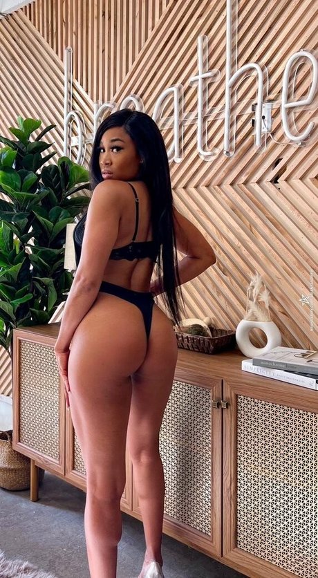 Ariane Andrew star pretty image