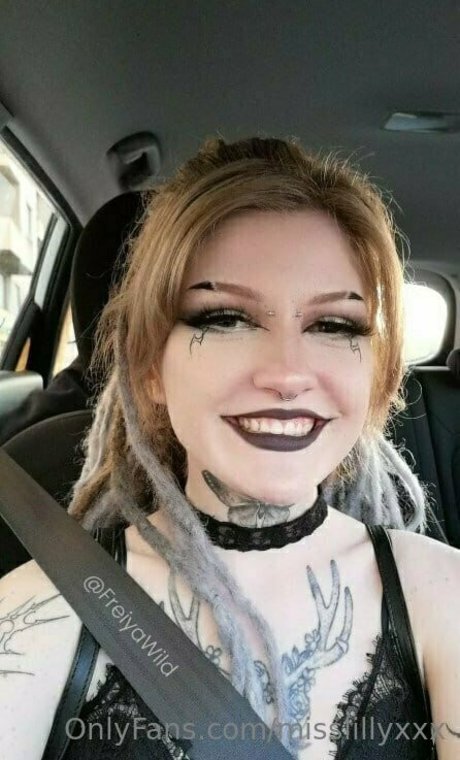 misslillyxxx erotic model picture