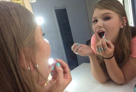 Melissa May star sexy pic