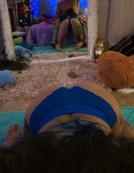 Tabby Ridiman sexy actress gallery