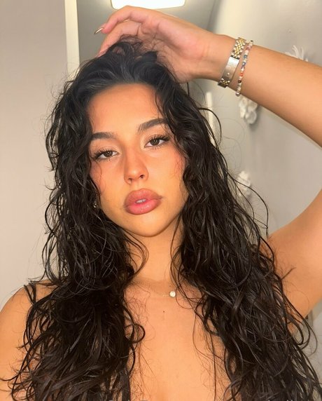 sweetsbellaxo model pretty image