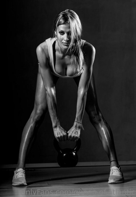 queen of atlantic erotic star pic