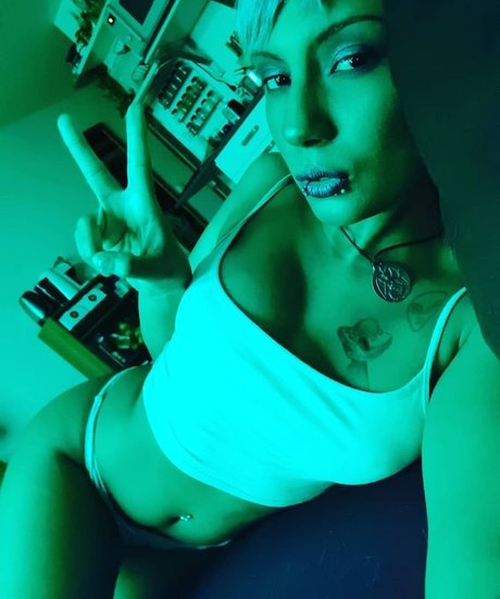 Nasu Grinder star hot photos