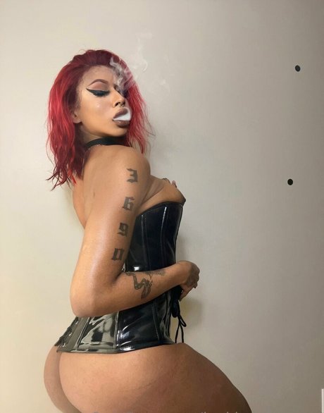 luckiesuniverse porn model photos