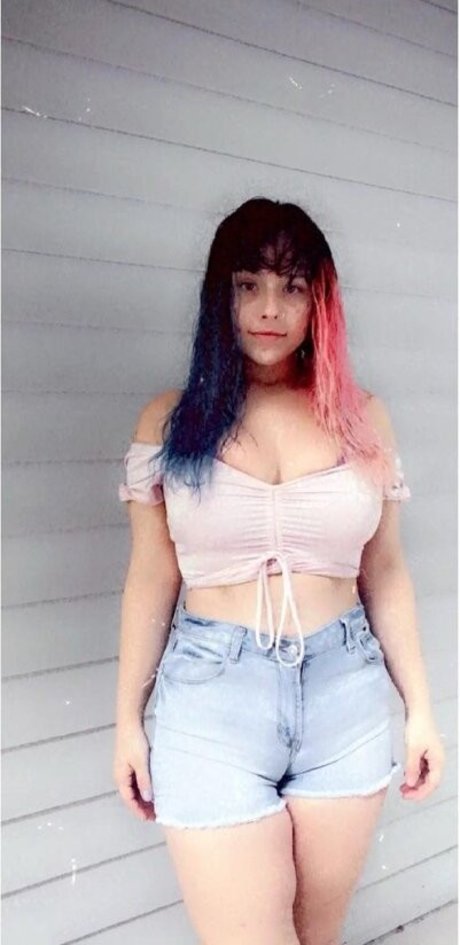 Harlee Queeni star pretty pictures