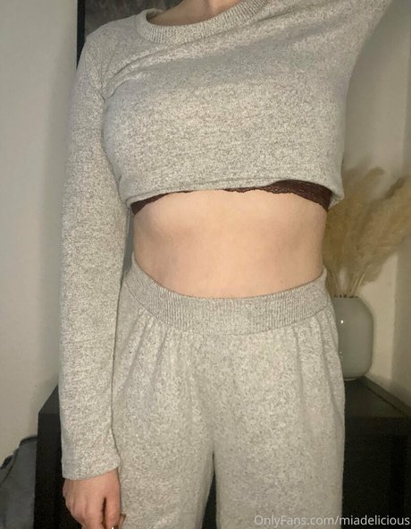 miadelicious nude actress img