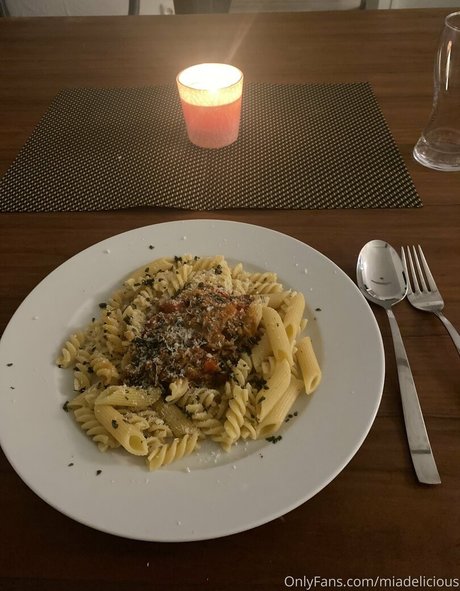 miadelicious pornstar naked gallery