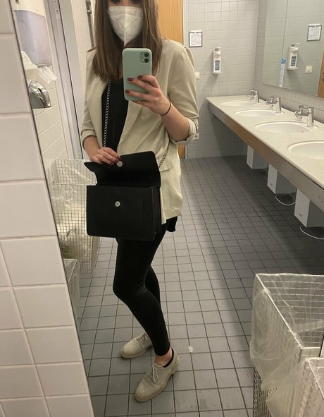 miadelicious pretty model picture