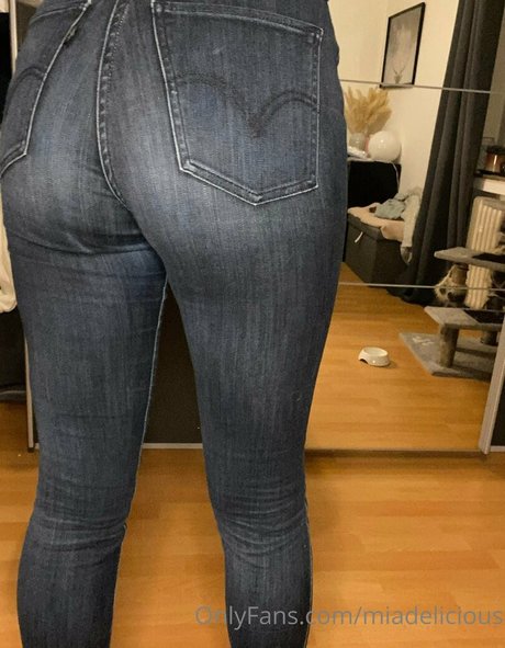 miadelicious art actress images