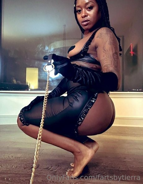 fartsbytierra star nude image