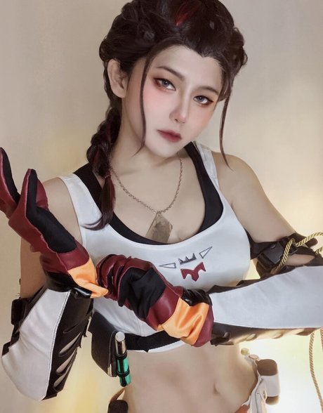 Aveline Tetsuya sexy actress img