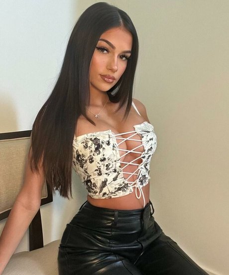 Julia Merekoulias model free galleries