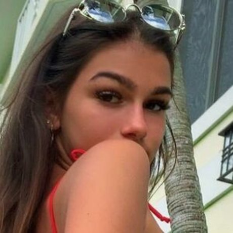 Julia Merekoulias model pretty pic