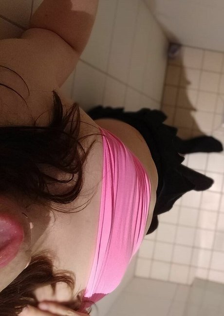 girlfriend onlyfans pornographic pictures