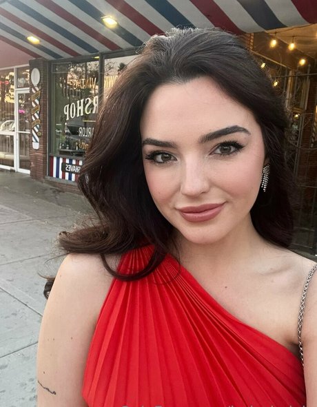 lyricsbylyla hot actress photo