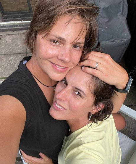 Lezfemmes model nudes pic