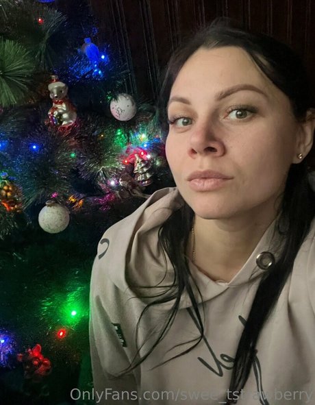 swee tstrawberry model top img