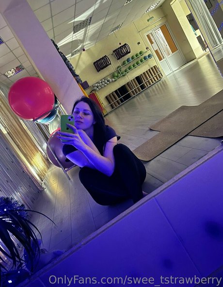 swee tstrawberry perfect model images