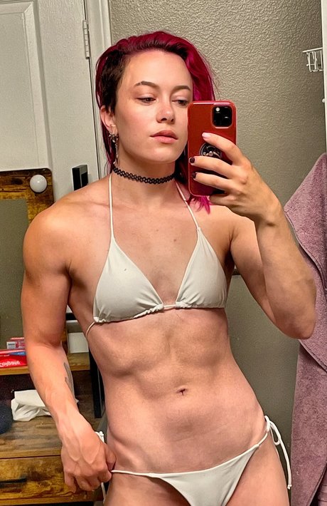 Claire Max star top photo