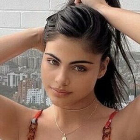 Sara Orrego art model picture