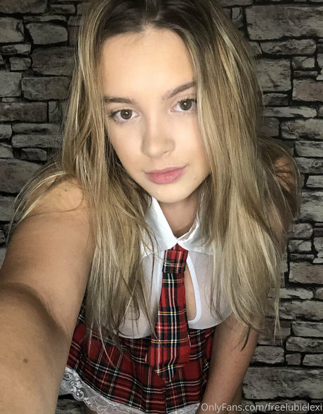 freelubielexi naked star pic