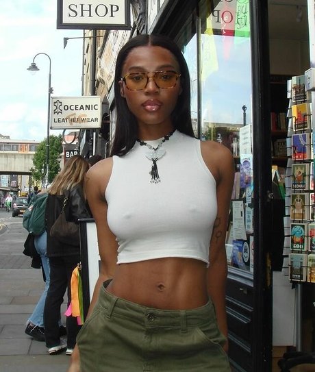 Quenlin Blackwell high quality model image