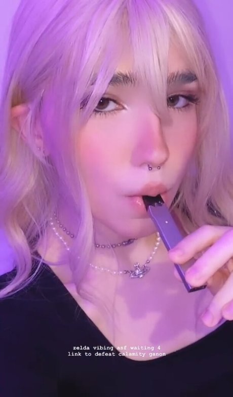 Arielle Maxine naked model galleries