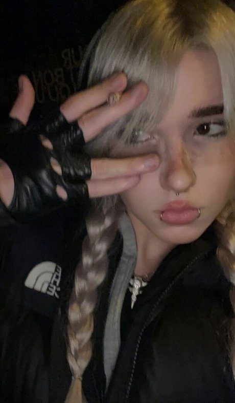 Arielle Maxine star pornographic pic