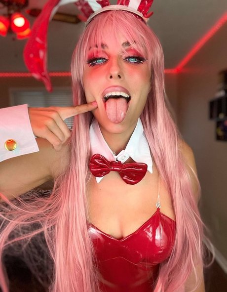 catlikemeow adult model image