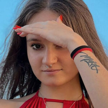 Carlasegura2001 model best picture