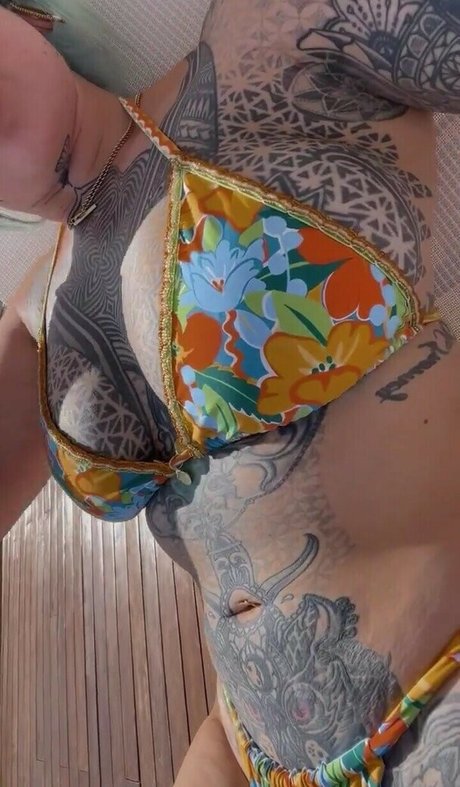 Summer Mcinerney star erotic photos