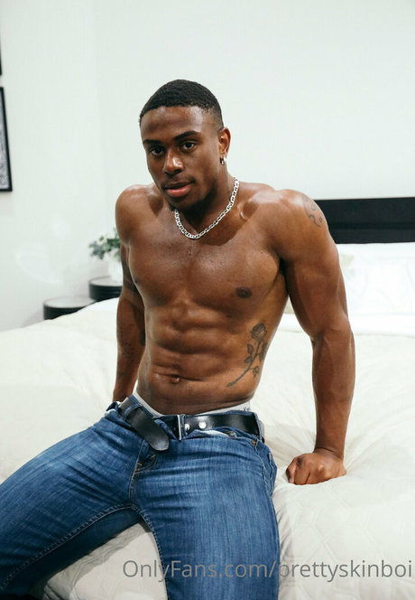 prettyskinboi model erotic image