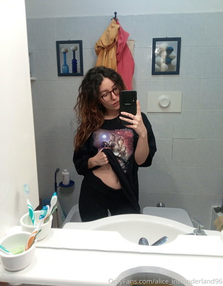 alice inwonderland96 model best picture