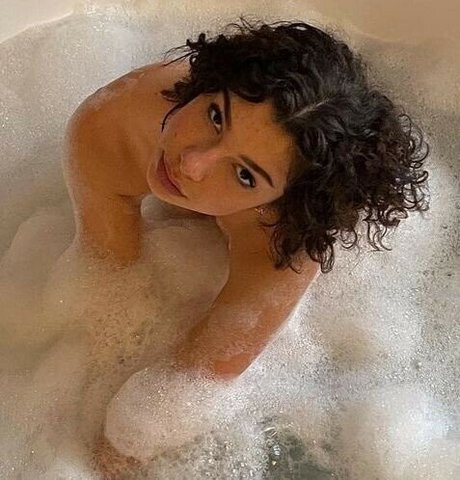 Emmy Tifrit model pics