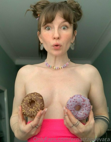 Ernesta Guevara model high quality picture