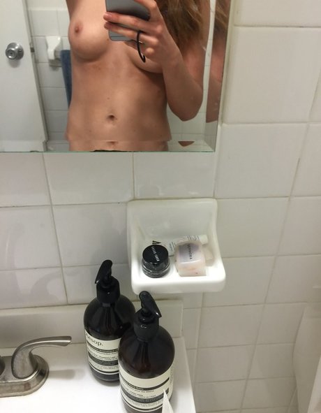 Bonnie Wright pornstar pretty img