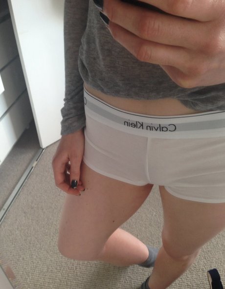 Bonnie Wright model top pics