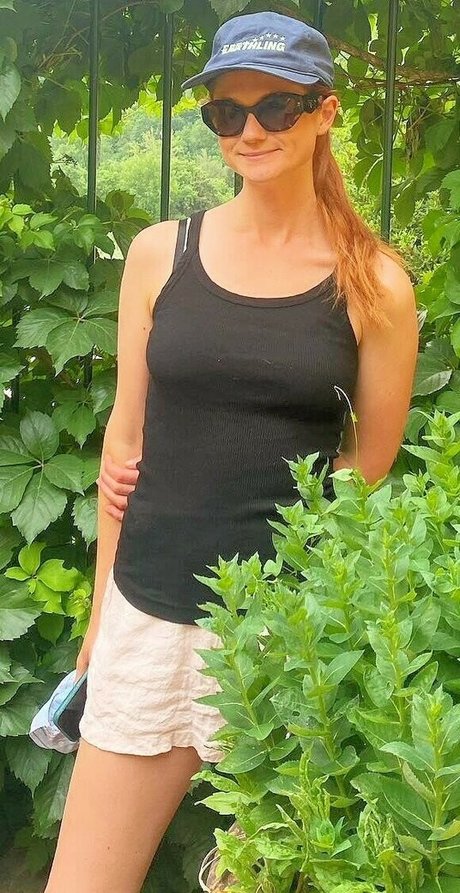 Bonnie Wright pornstar art image