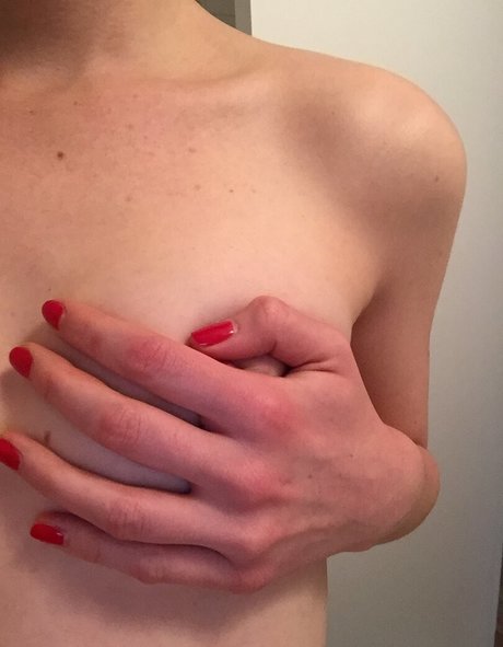 Bonnie Wright sexy model photos