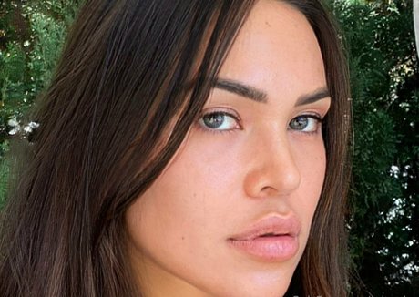 erisonice naked model gallery