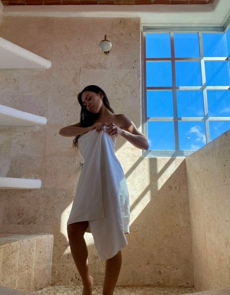 erisonice hot actress pictures