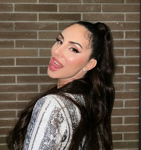 Mala Rodriguez model art gallery