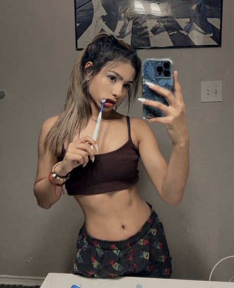 Nat cep model naked img