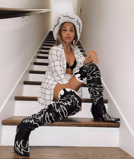 Macy Nicole Waker star art photo