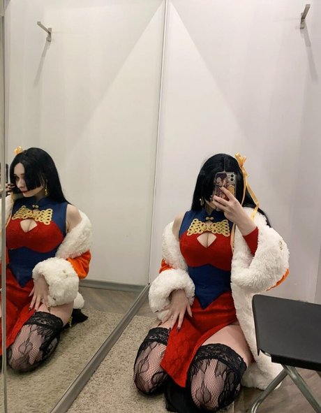 mia green tea sexy model image