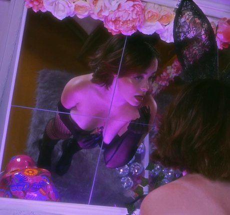 autumn onlyfans pornographic image