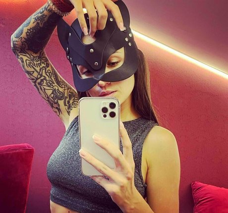 big tits midget onlyfans hd pic