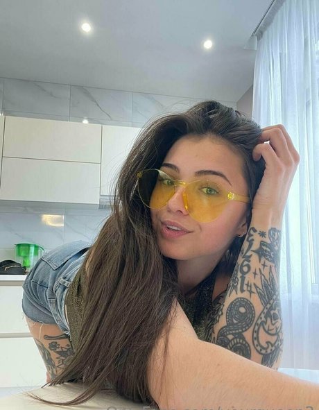 yourqueen3 model high quality photos