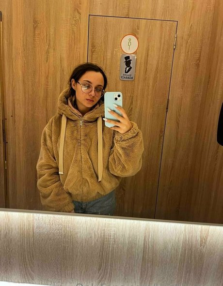 kristin lewis naked model picture