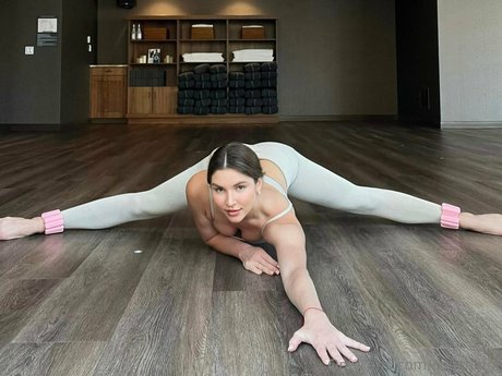 coachgigi pornstar adult picture